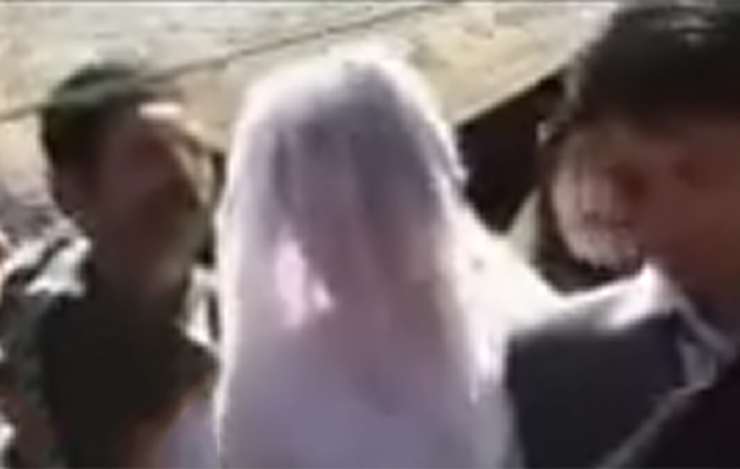 رکنا: تیراندازیهای مکرر در عروسی پسرنماینده سابق مجلس شورای اسلامی آبادان مردم منطقه امیرآبادرابه وحشت انداخت.