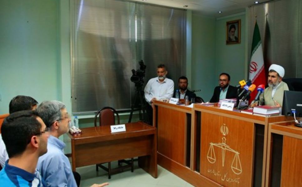 گزارش لحظه به لحظه از دادگاه مشایی/ پاسخ قاضی به ادعاهای رئیس دفتر رئیس جمهور اسبق