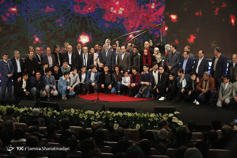 برگزیدگان سی و هفتمین جشنواره فیلم فجر معرفی شدند/شبی که ماه برای نرگس آبیار کامل شد