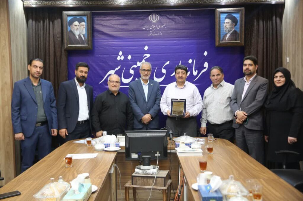 کسب رتبۀ نخست در میان ۱۱۴ شهرداری استان اصفهان از سوی شهردار خمینی‌شهر
